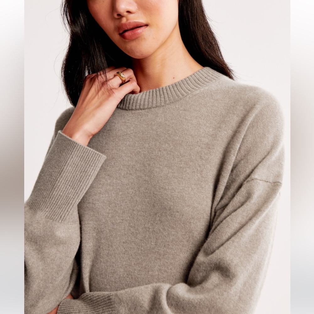 NWT Abercrombie and Fitch 100% Cashmere Crewneck Sweater light brown XS